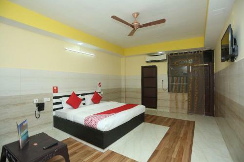 Oyo 18817 Hotel Skyzone Madhuvan