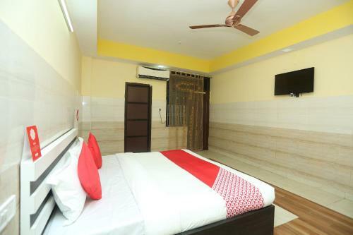 Oyo 18817 Hotel Skyzone Madhuvan