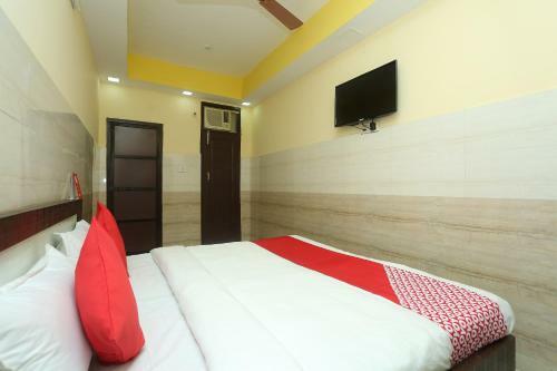 Oyo 18817 Hotel Skyzone Madhuvan
