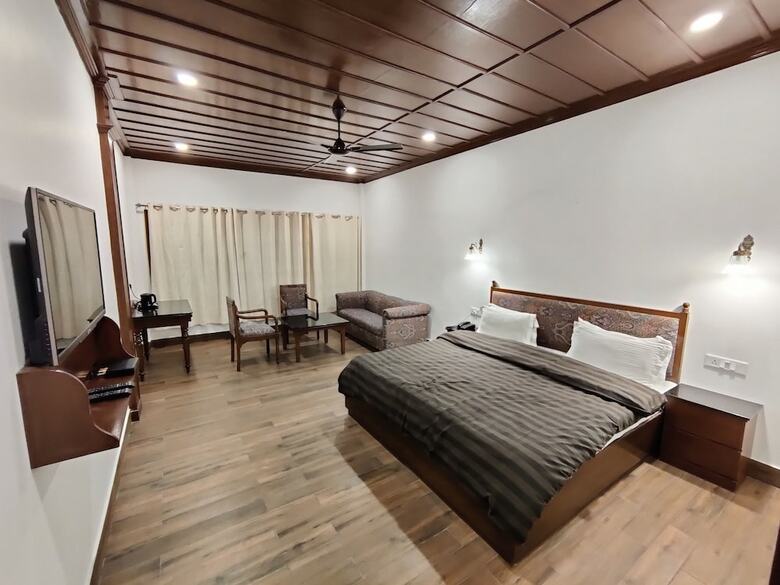 Hotel Himalayan Club