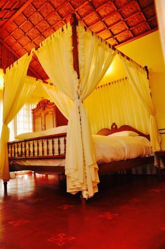 Hotel Hanging Huts Resorts