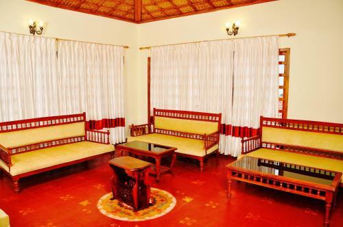 Hotel Hanging Huts Resorts