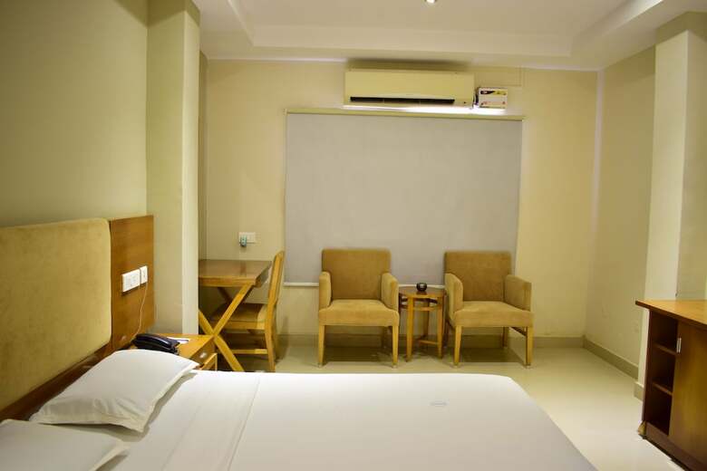 Hotel Pams Residency