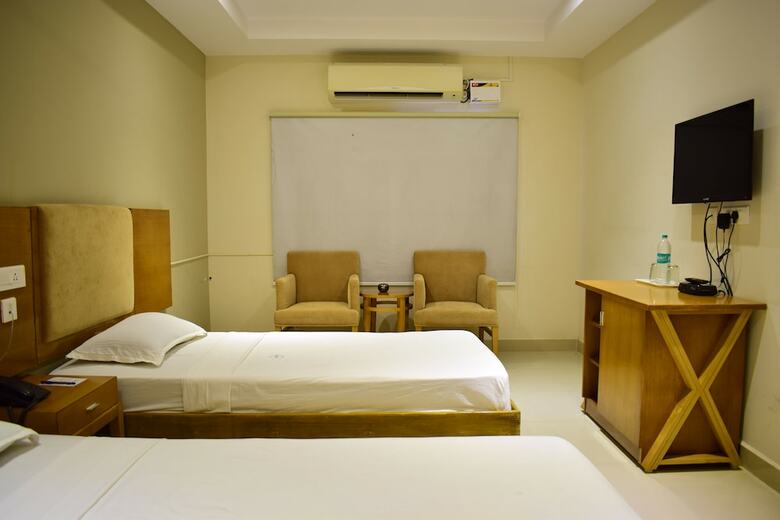 Hotel Pams Residency