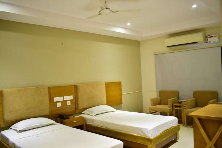 Hotel Pams Residency
