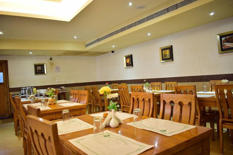 Hotel Pams Residency