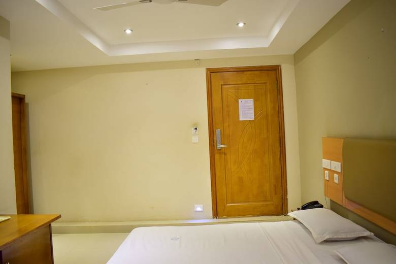 Hotel Pams Residency