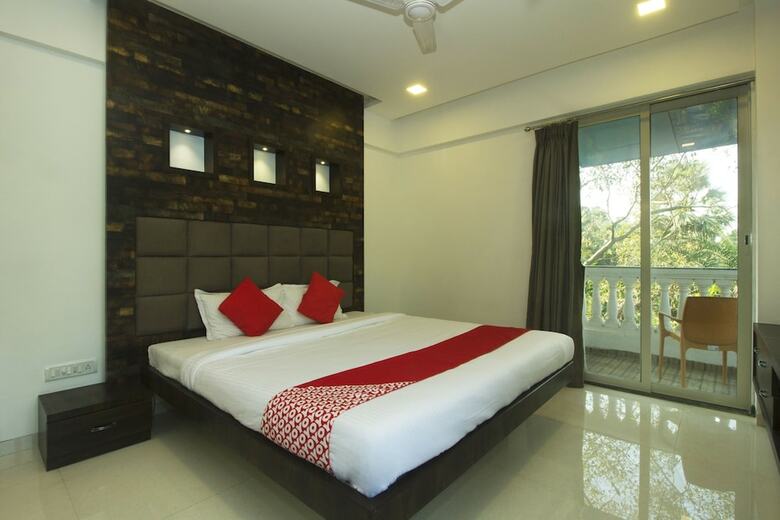 Hotel Oyo 22919 Blue Roof Sea Side