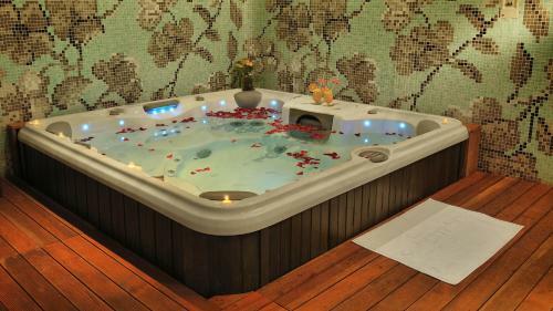 Hotel Madhubhan Resort & Spa