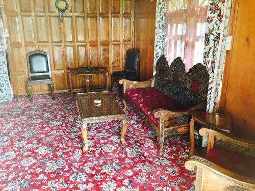 Hostal Taif Houseboat