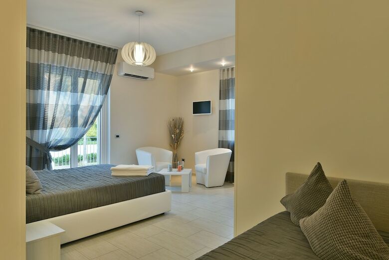 Hostal Tolomeo Rooms
