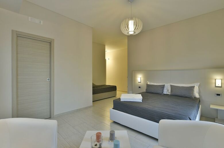 Hostal Tolomeo Rooms