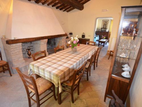 Splendid Apartment With Pool In Monte San Martino