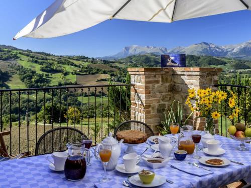 Splendid Apartment With Pool In Monte San Martino
