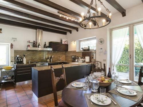 Lesa Villa Sleeps 8 Pool Air Con Wifi