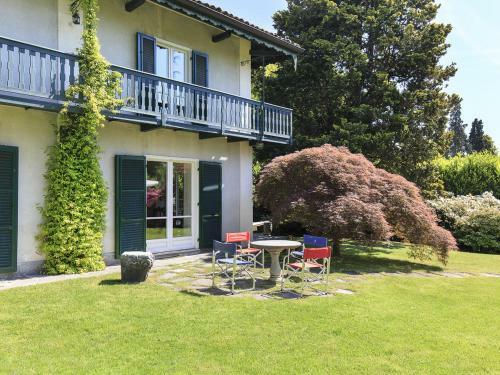 Lesa Villa Sleeps 8 Pool Air Con Wifi