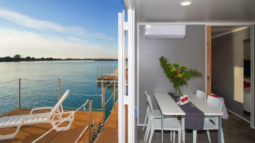 Marina Uno Floating Resort