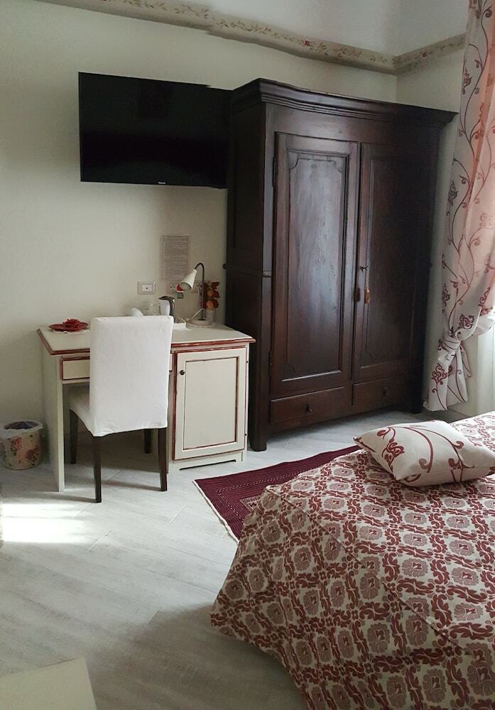 Five Roses Bed & Breakfast