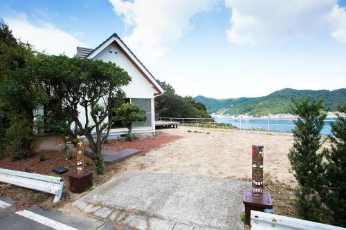 Tsubaki House