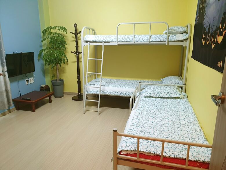 Hostal Chowoo Guesthouse