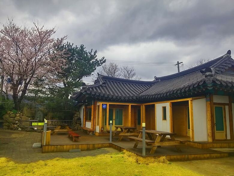 Hostal Chowoo Guesthouse