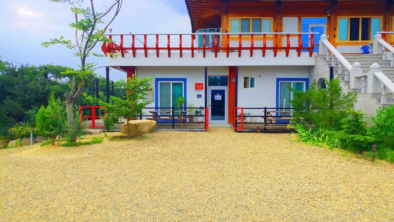Hostal Chowoo Guesthouse