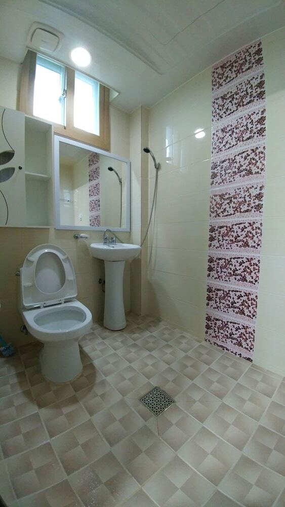 Hostal Chowoo Guesthouse