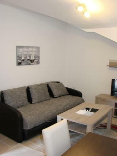 Nn Franovic Apartments