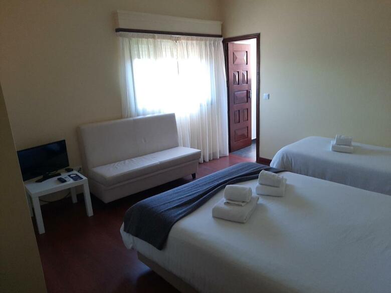 Hostal Metro Vilar Suites & Villas