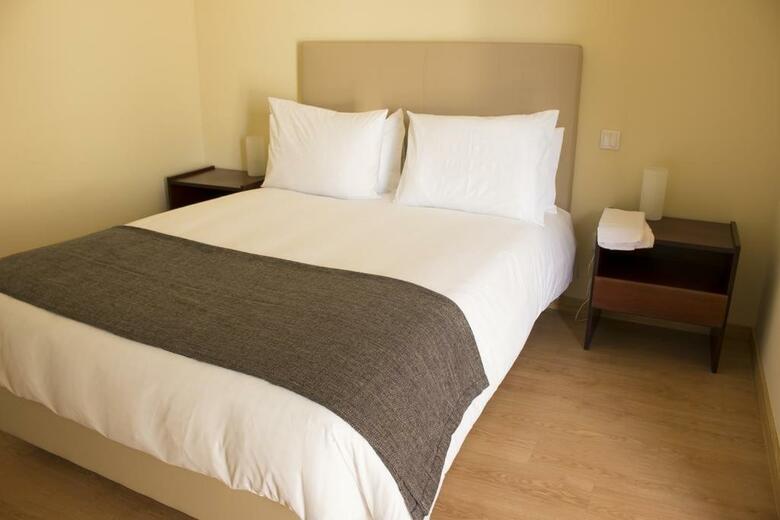 Hostal Metro Vilar Suites & Villas
