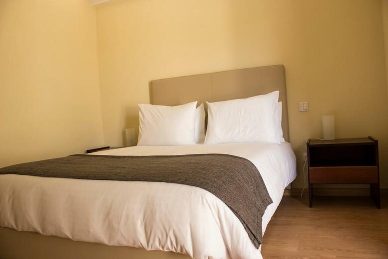 Hostal Metro Vilar Suites & Villas