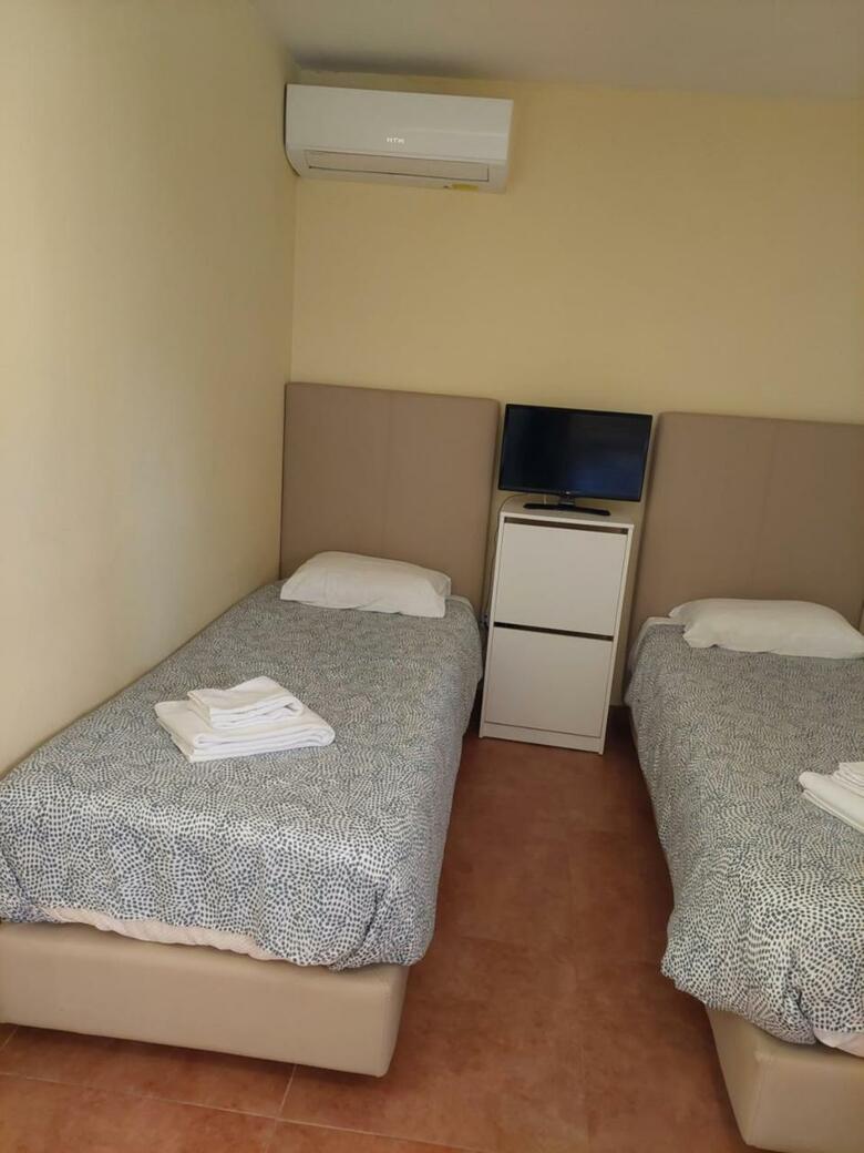 Hostal Metro Vilar Suites & Villas