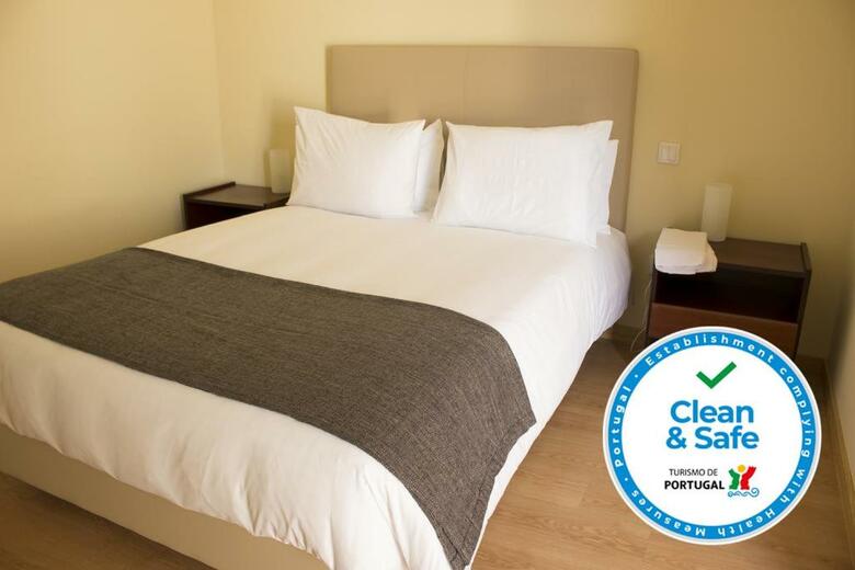 Hostal Metro Vilar Suites & Villas