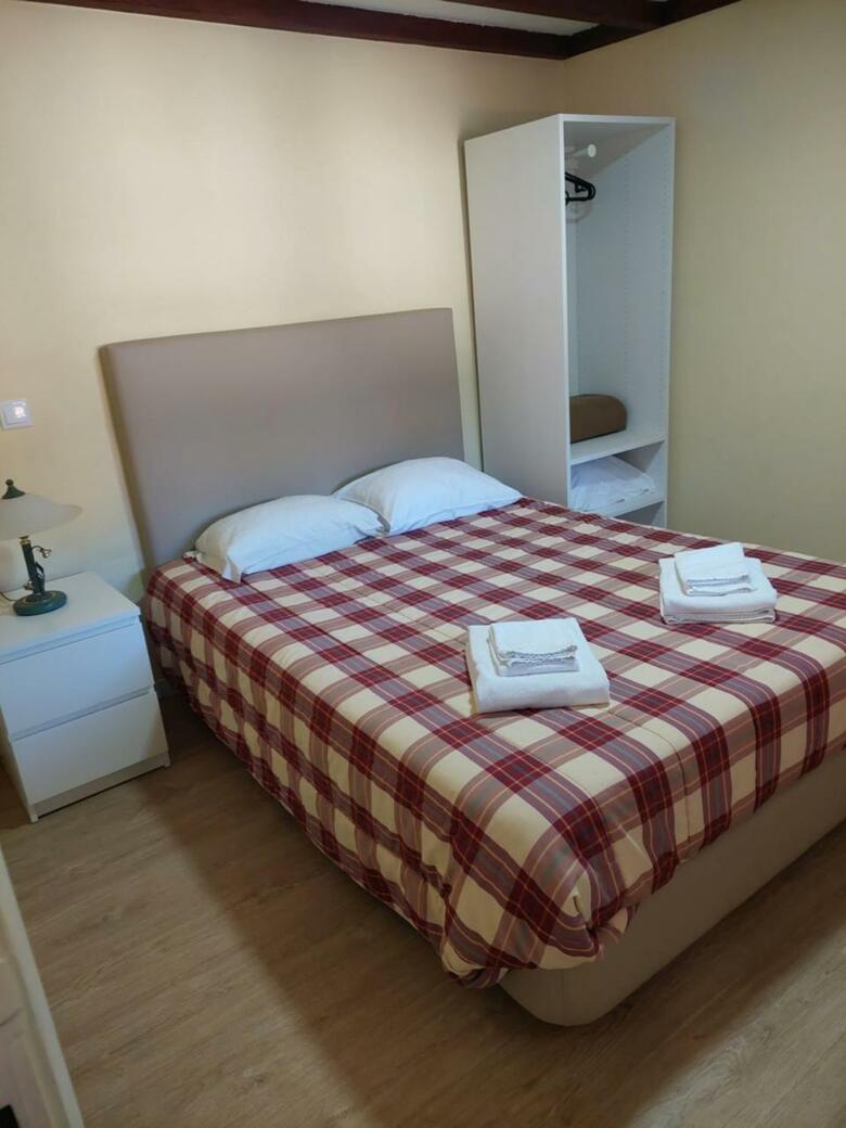 Hostal Metro Vilar Suites & Villas