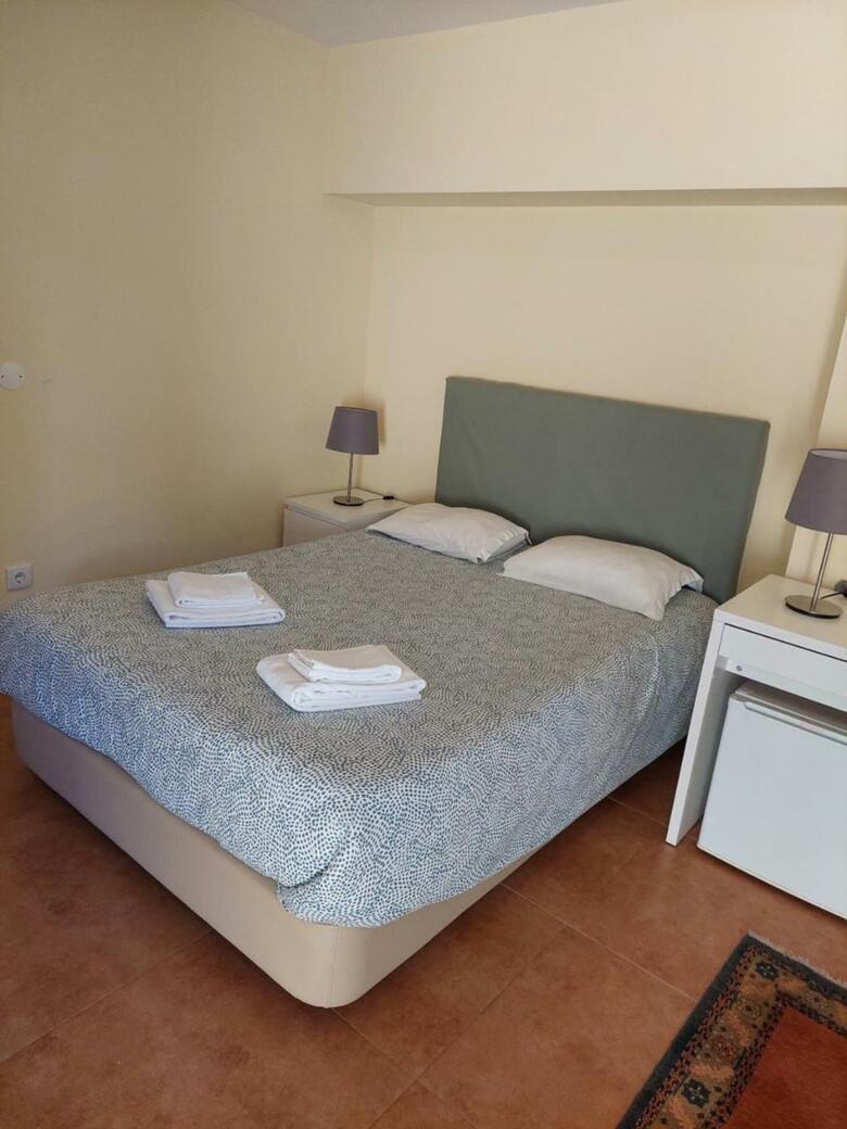 Hostal Metro Vilar Suites & Villas