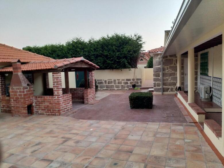Hostal Metro Vilar Suites & Villas