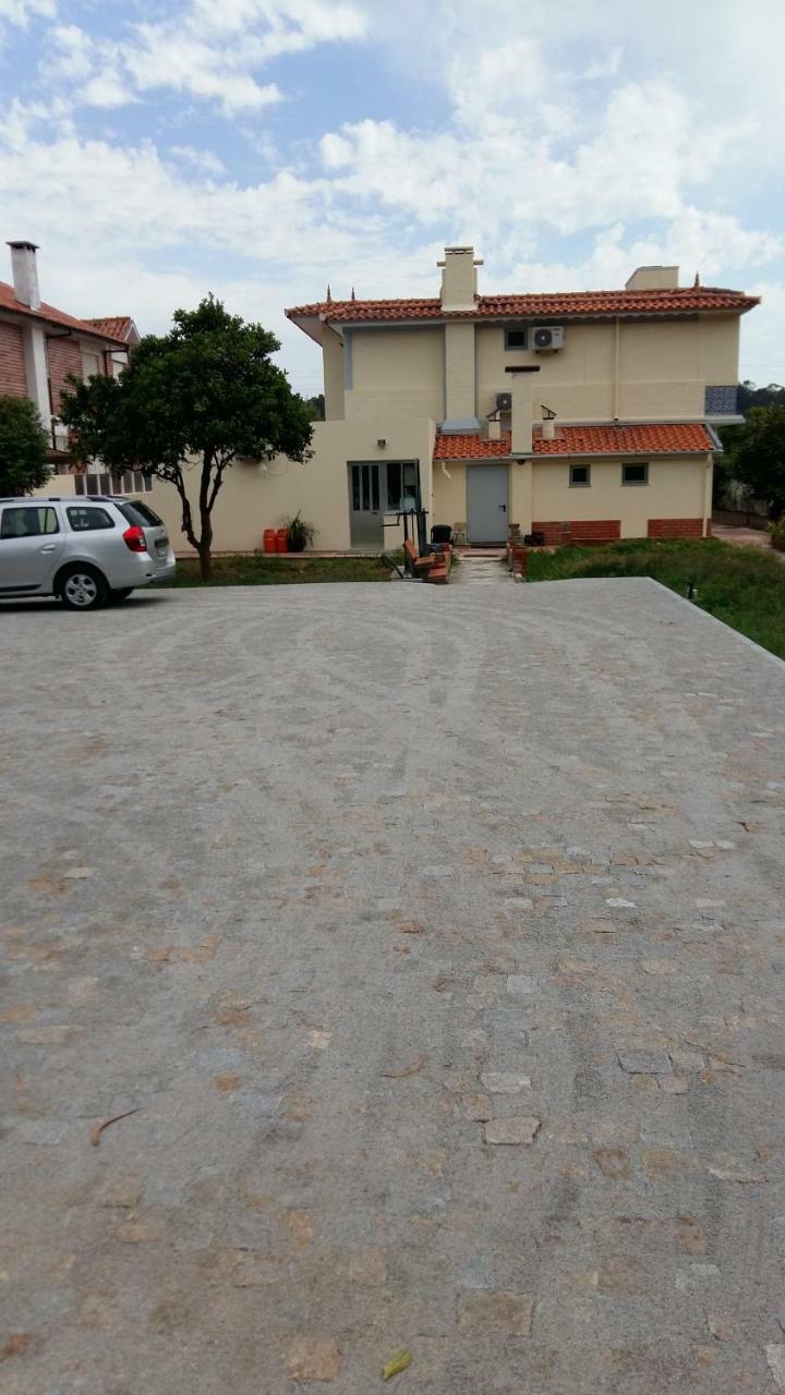 Hostal Metro Vilar Suites & Villas