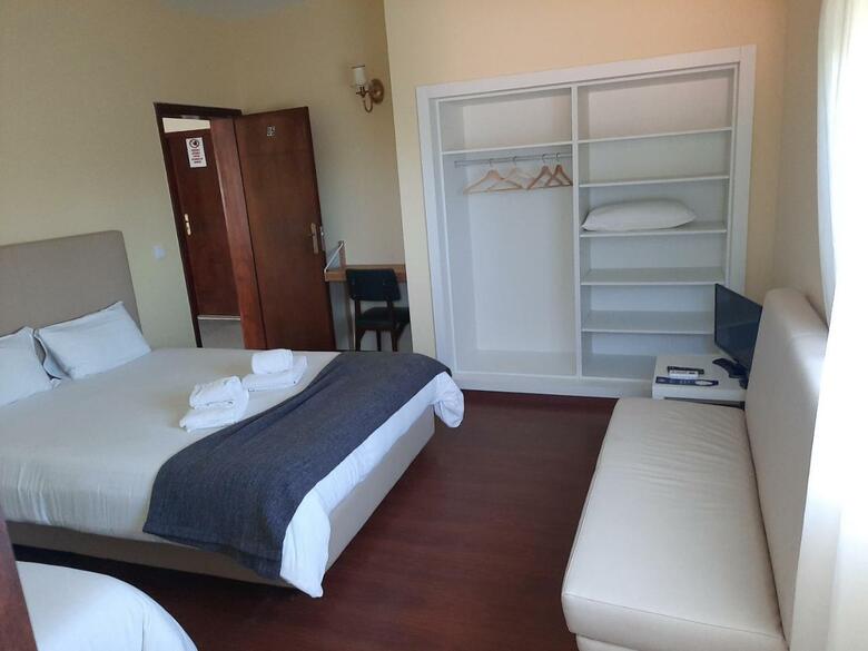 Hostal Metro Vilar Suites & Villas