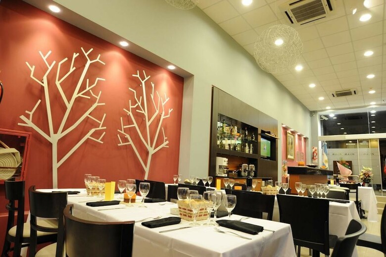 Hotel Osam