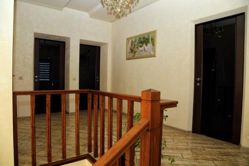 Lyuis Apartment