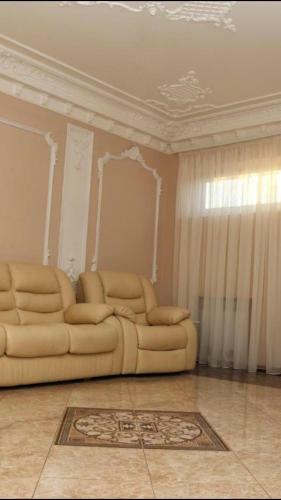 Lyuis Apartment