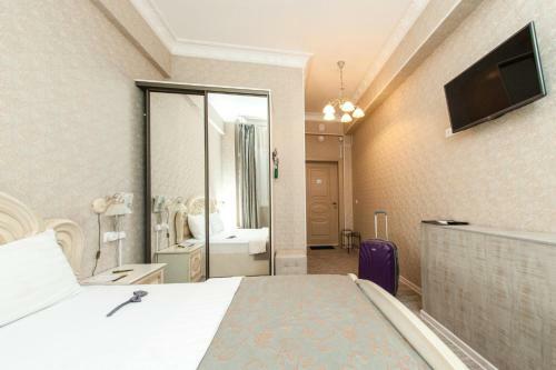Hotel 7 Dorog