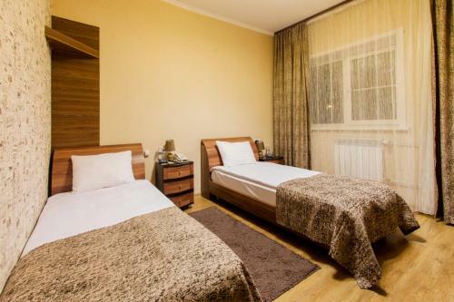 Hotel 7 Dorog