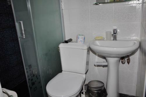 Hostal Viktoria Guest House