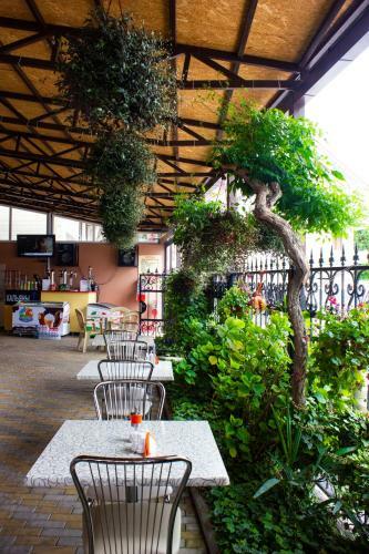 Hostal Nikos Hotel