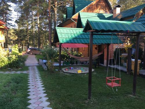 Hostal Holiday House Aveliya