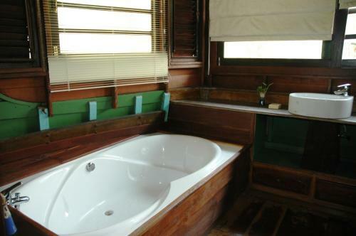 Hotel Momchailai River Retreat