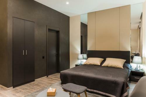 Malon Apartments