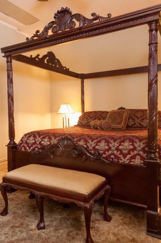 Bed & Breakfast The Historic Wolf Hotel
