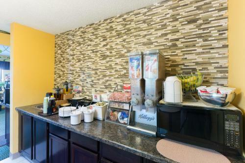 Hotel Super 8 By Wyndham Perry Ia
